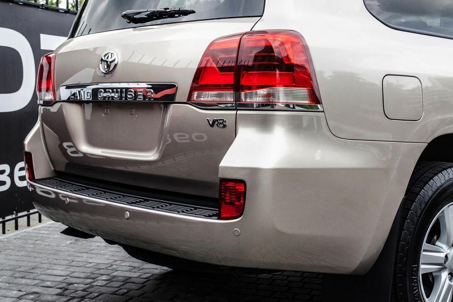 Toyota Land Cruiser 200 2007–2021 Zadnje luči 2007-2015 V1 (dizajn 2016+) Fotografija 1