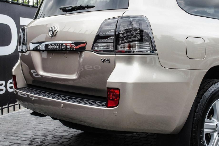 Toyota Land Cruiser 200 2007–2021 Zadnje luči 2007-2015 (BlackEdition) Fotografija 1