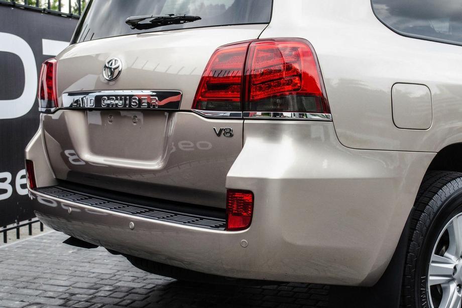 Toyota Land Cruiser 200 2007–2021 Zadnje luči 2007-2015 V-3 (Lexus dizajn 2012-2015) Image