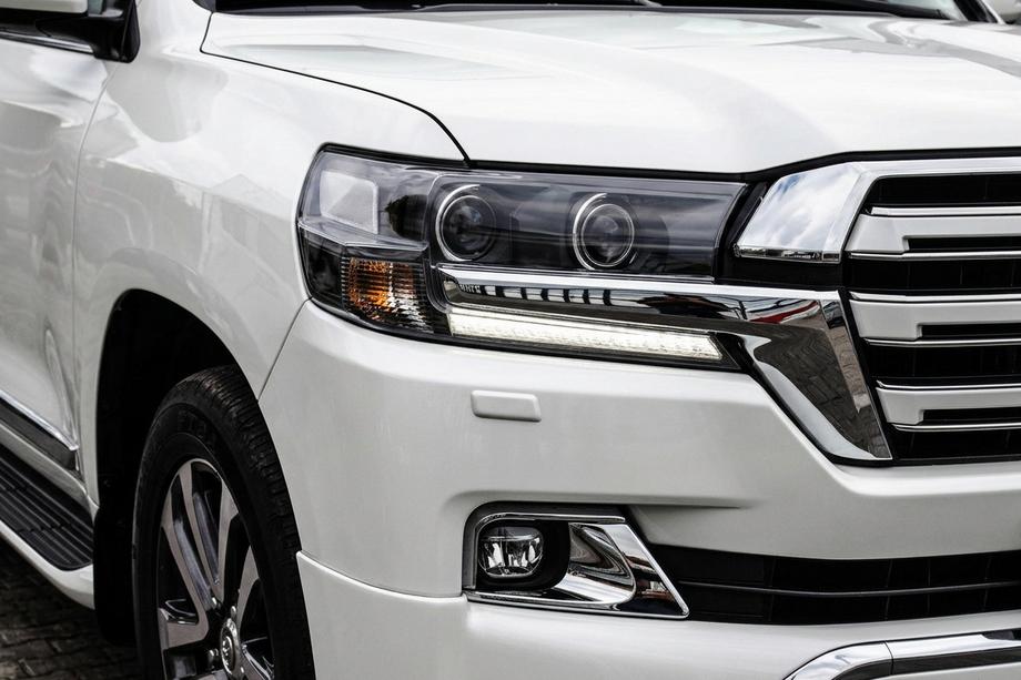 Toyota Land Cruiser 200 2007–2021 Sprednji žarometi 2016+ (Executive) Desna (1 kos) Image