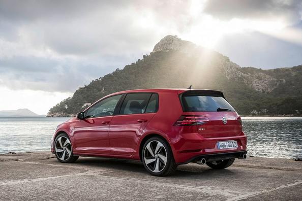 Pregled športne različice kombilimuzine Volkswagen Golf GTI