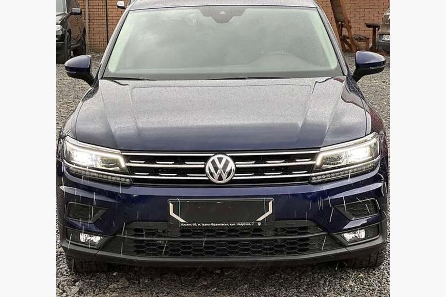 Volkswagen Tiguan 2016–2023 Nerjaveče obloge za masko 2016-2020 (2 kosa) Fotografija 1