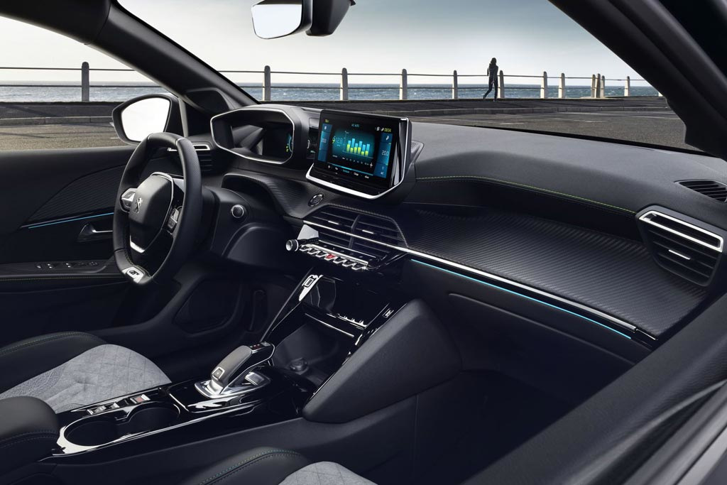 Pregled kompaktnega kombilimuzinskega Peugeot 208 nove generacije