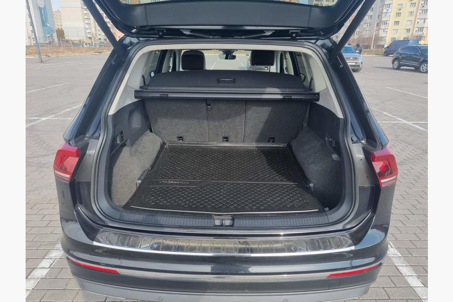 Volkswagen Tiguan 2016–2023 Okrasna letev za zadnji odbijač (Carmos, nerjavno jeklo) Image