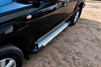 Volkswagen Amarok 2010–2022 Stranske stopnice Allmond Grey (2 kos, aluminij) fotografija 1