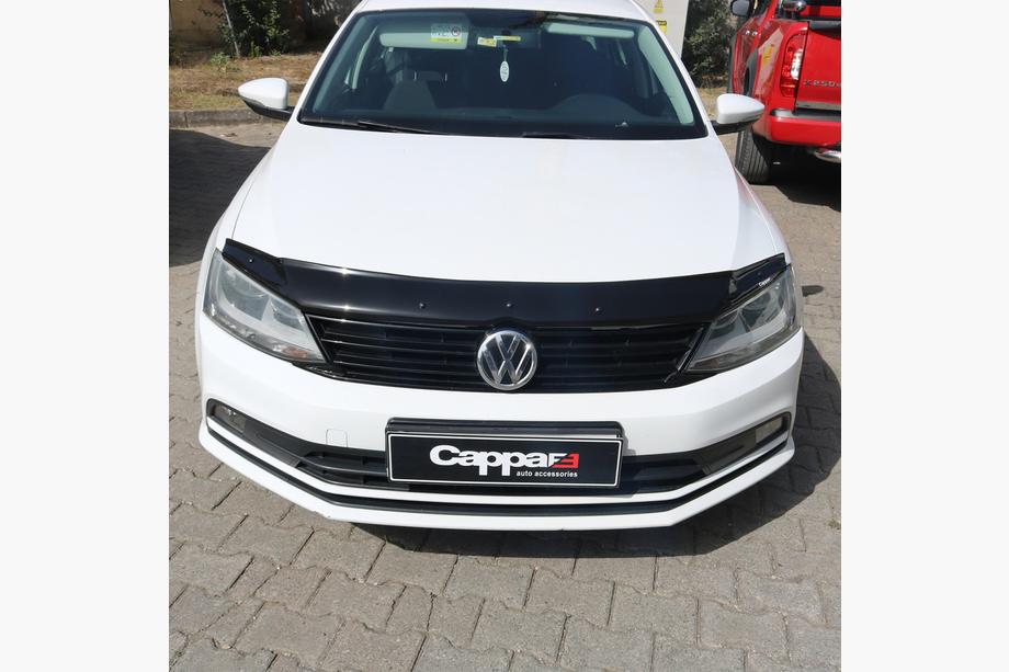 Volkswagen Jetta 2011–2018 Deflektor pokrova motorja (EuroCap) Fotografija 3
