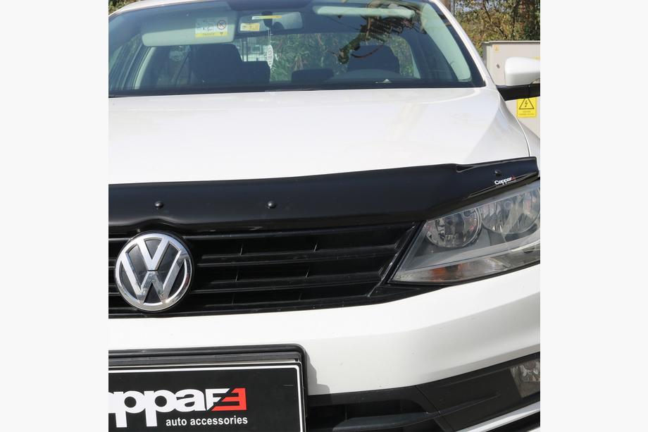 Volkswagen Jetta 2011–2018 Deflektor pokrova motorja (EuroCap) Fotografija 5