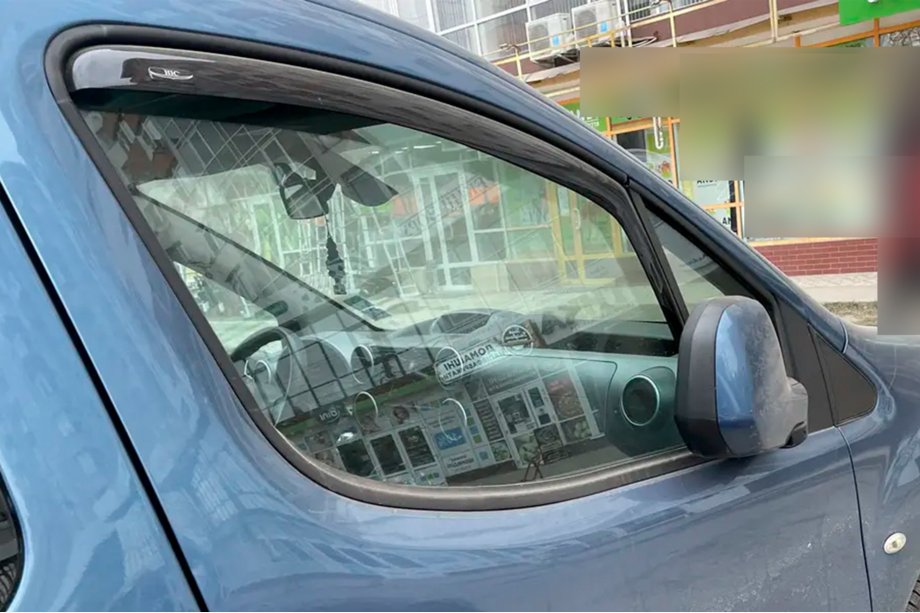 Citroen Berlingo 2008–2018 Vstavljivi deflektorji za okna (2 kos, HIC) Image