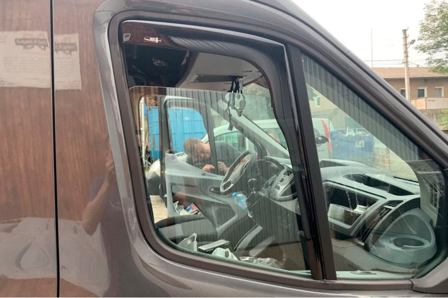 Ford Transit 2014– Vstavljivi deflektorji za okna (2 kos, HIC) Fotografija 1