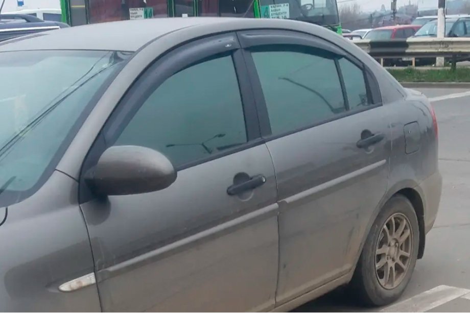 Hyundai Accent 2006–2010 Deflektorji oken (4 kosi, HIC) Fotografija 6