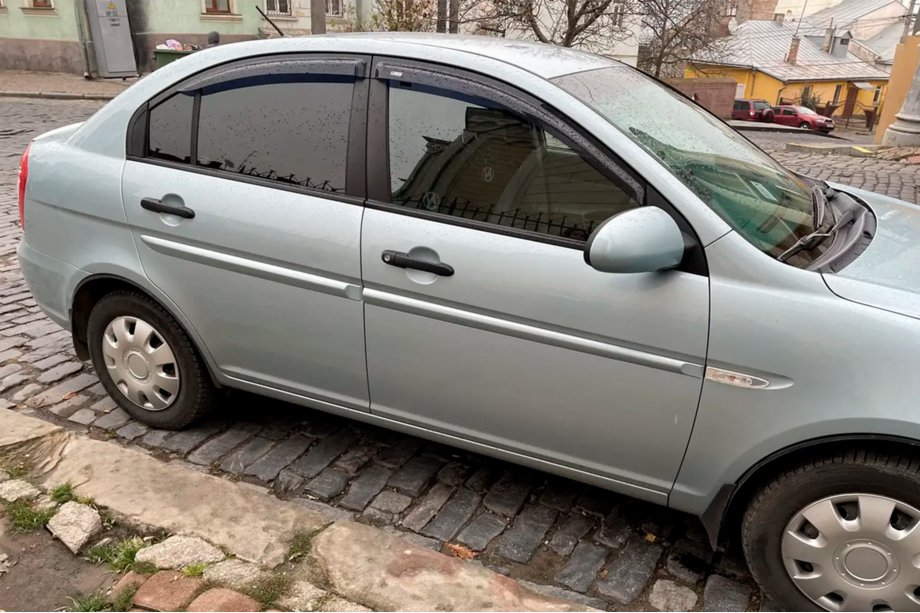 Hyundai Accent 2006–2010 Deflektorji oken (4 kosi, HIC) Fotografija 2