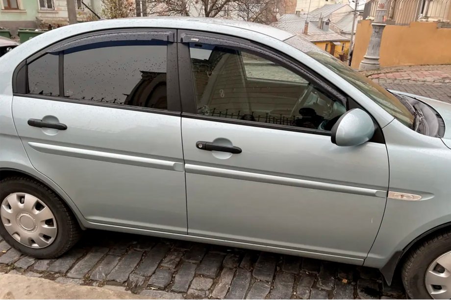 Hyundai Accent 2006–2010 Deflektorji oken (4 kosi, HIC) Fotografija 1