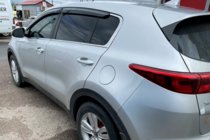 Kia Sportage 2015–2021 Deflektorji oken (4 kosi, HIC) fotografija 2