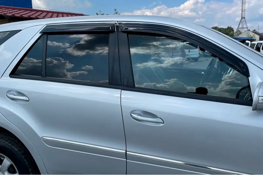 Mercedes ML W164 2005–2011 Deflektorji oken (4 kosi, HIC) Fotografija 8