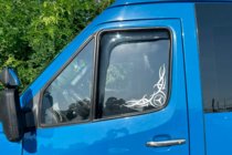 Mercedes Sprinter W901/902/903/904/905 1995–2006 Vstavljivi deflektorji za okna (2 kos, HIC) fotografija 2
