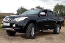 Mitsubishi L200 2015–2024 Deflektorji oken (4 kosi, HIC) fotografija 1