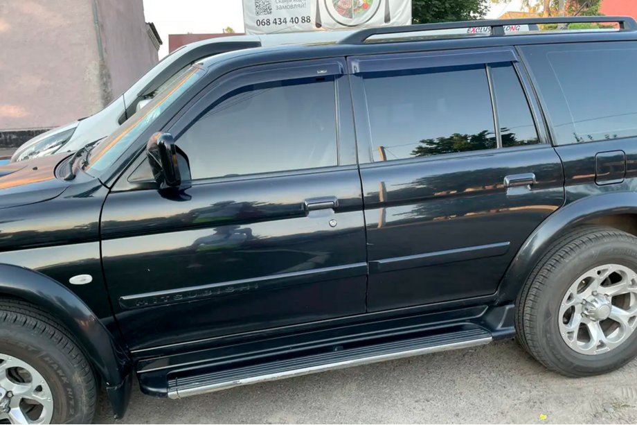Mitsubishi Pajero Sport 1996–2007 Deflektorji oken (4 kosi, HIC) Image
