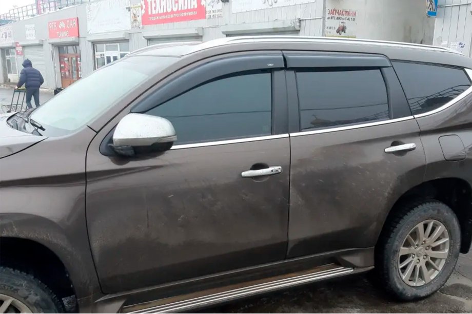 Mitsubishi Pajero Sport 2015– Deflektorji oken (4 kosi, HIC) Image