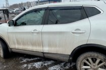 Nissan Qashqai 2014–2021 Vetrni deflektorji oken s kromirano letvijo (4 kosi, HIC) fotografija 3
