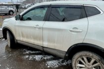 Nissan Qashqai 2014–2021 Vetrni deflektorji oken s kromirano letvijo (4 kosi, HIC) fotografija 2