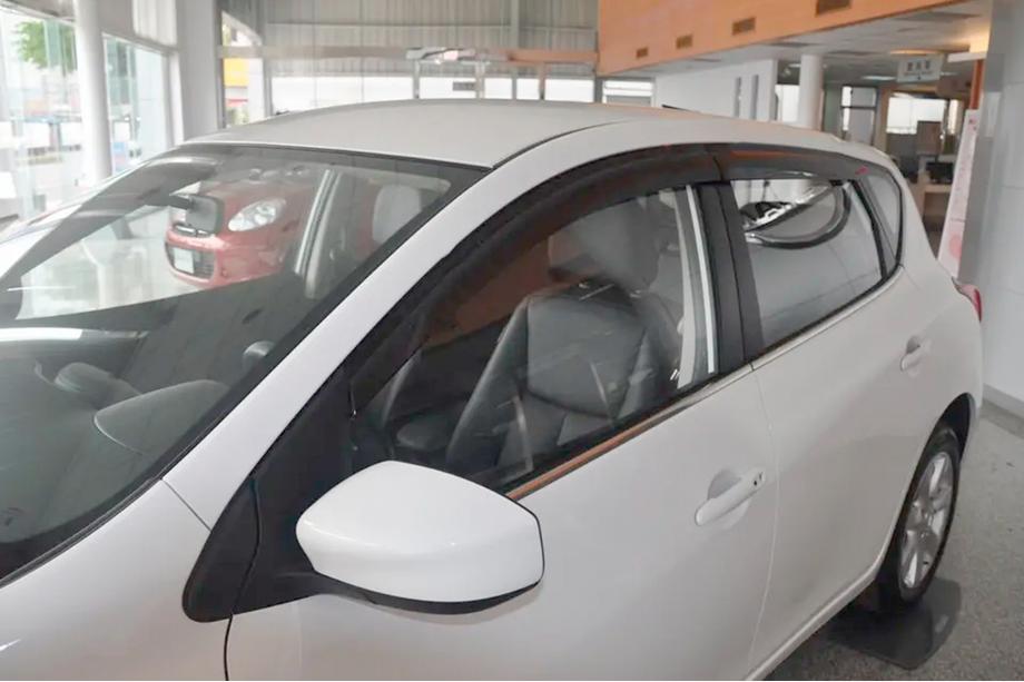 Nissan Tiida 2011–2014 Okenski vetrobrani HB (4 kos, HIC) Image