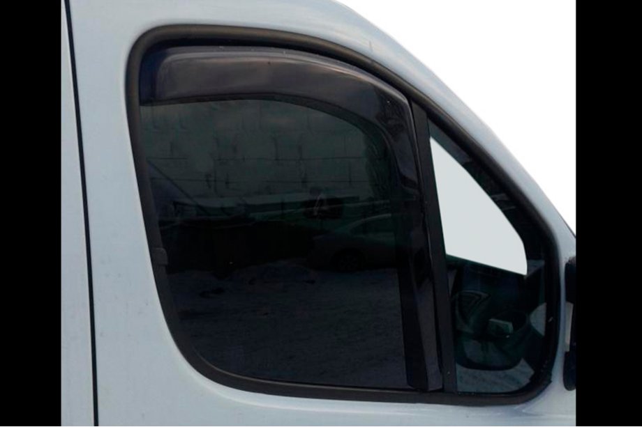Opel Vivaro 2001–2015 Vstavljivi deflektorji za okna (2 kos, HIC) Fotografija 7