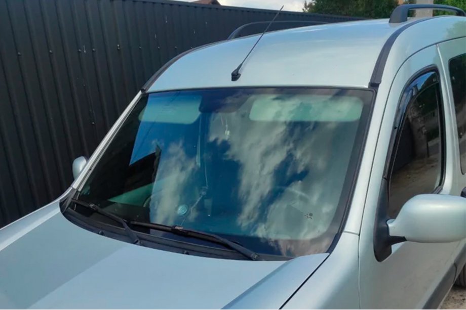 Renault Kangoo 1998–2008 Vstavljivi deflektorji za okna (2 kos, HIC) Image