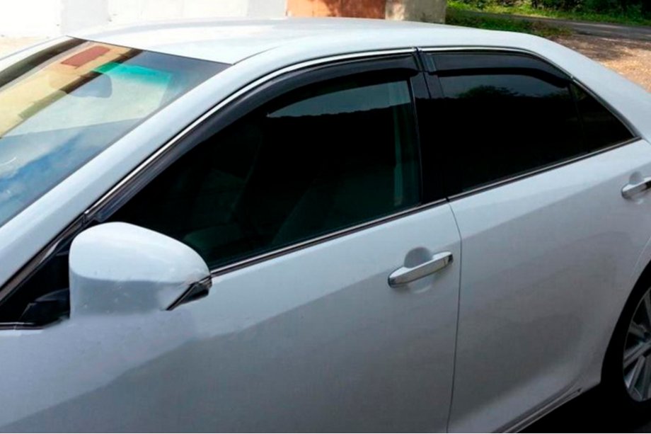 Toyota Avensis 2009–2018 Vetrni deflektorji oken s kromiranim robom SD (4 kosi, HIC) Image