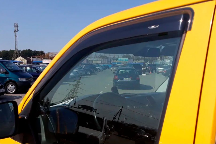 Volkswagen T5 Transporter 2003–2010 Vetrni deflektorji za okna (2 kosa, HIC) Fotografija 4