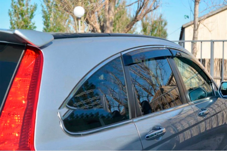 Honda CRV 2007–2011 Vetrni deflektorji oken s kromirano letvijo (4 kosi, HIC) Fotografija 5