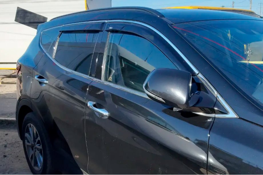 Hyundai Santa Fe 3 2012–2018 Vetrni deflektorji oken s kromirano letvijo (4 kosi, HIC) Image