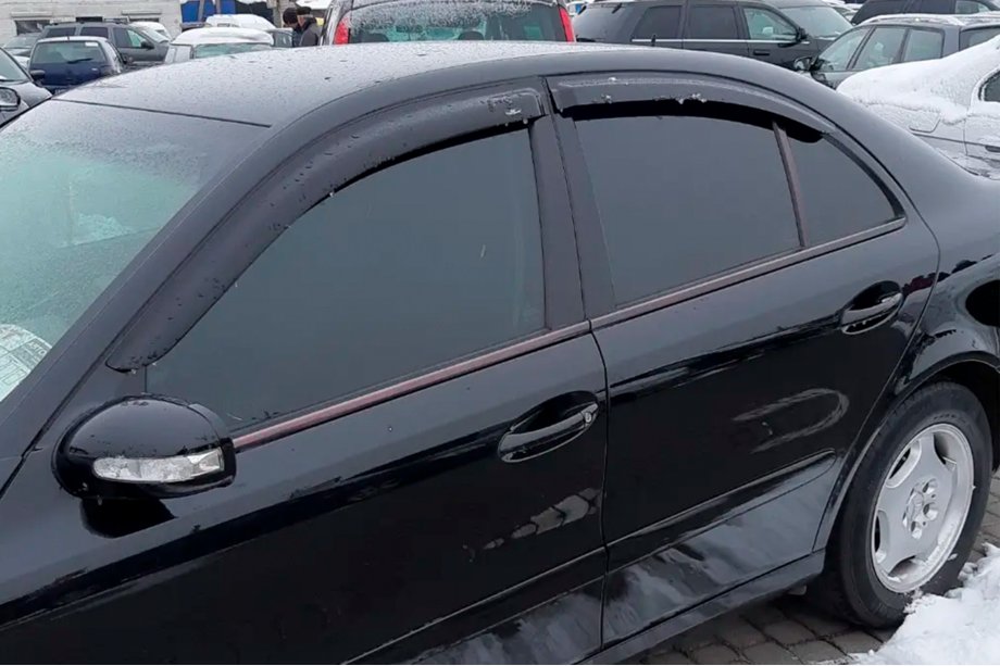 Mercedes E-class W211 2002–2009 Deflektorji oken SD (4 kosi, HIC) Fotografija 1