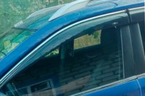 Nissan X-trail T32/Rogue 2014–2021 Vetrni deflektorji oken s kromirano letvijo (4 kosi, HIC) fotografija 2
