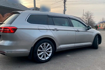 Volkswagen Passat B8 2015–2023 Vetrni deflektorji oken s kromirano letvijo Variant (4 kos, HIC) fotografija 2