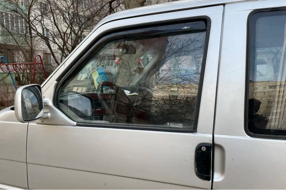 Volkswagen T4 Caravelle/Multivan 1990–2003 Vstavljivi deflektorji za okna (2 kos, HIC) Image