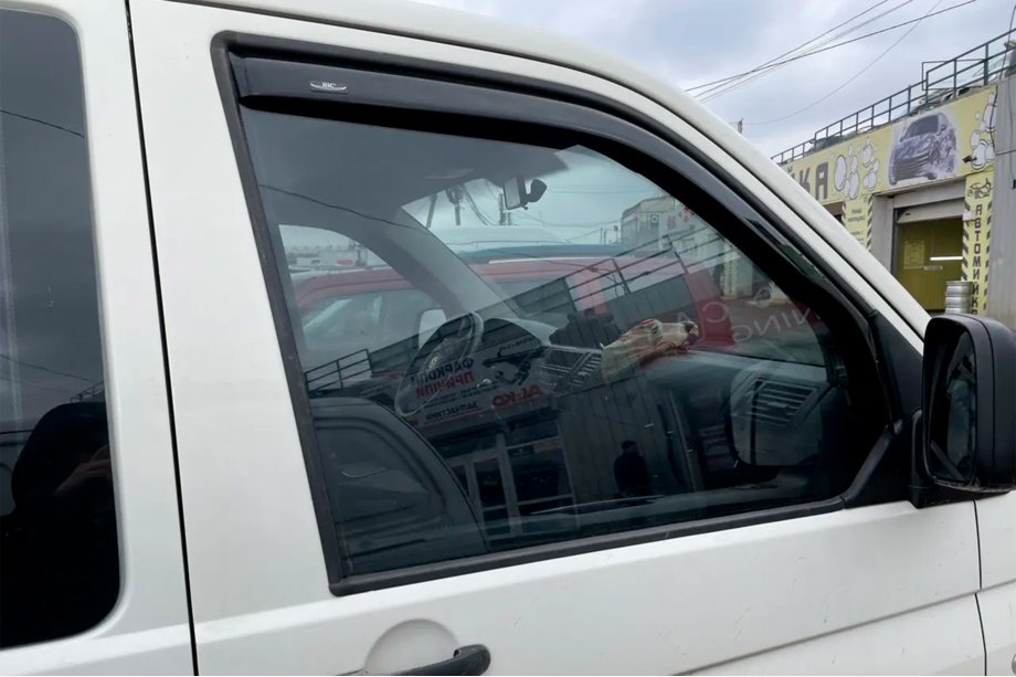 Volkswagen T5 Transporter 2003–2010 Vstavljivi deflektorji za okna (2 kos, HIC) Fotografija 10