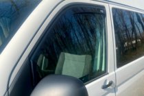 Volkswagen T5 Caravelle 2004–2010 Vstavljivi deflektorji za okna (2 kos, HIC) fotografija 4