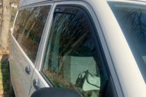 Volkswagen T5 2010–2015 Vstavljivi deflektorji za okna (2 kos, HIC) fotografija 5