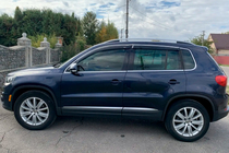 Volkswagen Tiguan 2007–2016 Vetrni deflektorji oken s kromirano letvijo (4 kosi, HIC) fotografija 2