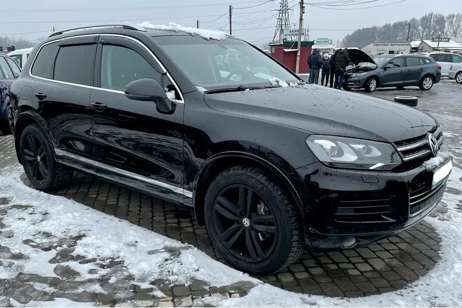 Volkswagen Touareg 2010–2018 Vetrni deflektorji oken s kromirano letvijo (4 kosi, HIC) Fotografija 12