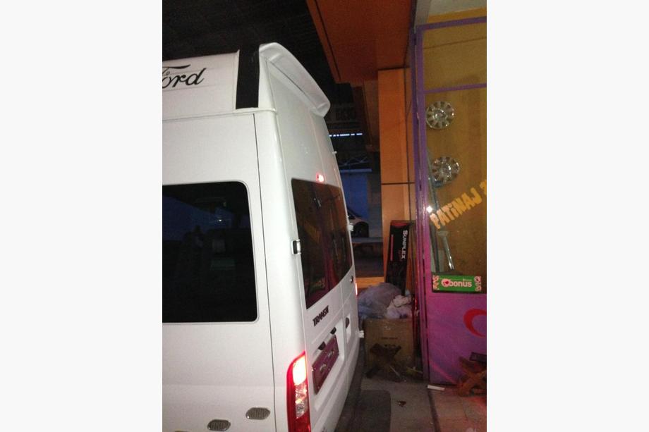 Ford Transit 2000–2014 Spojler Anatomic za visoko streho (za lakiranje) Fotografija 3