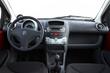 Pregled kompaktnega kombilimuzinskega modela Peugeot 107 fotografija 4