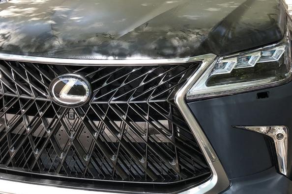Kako narediti facelift na Lexus LX570