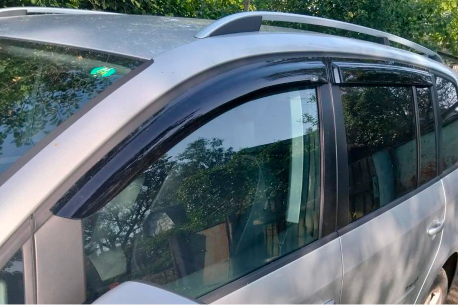 Volkswagen Touran 2003–2010 Deflektorji oken (4 kosi, HIC) Fotografija 1