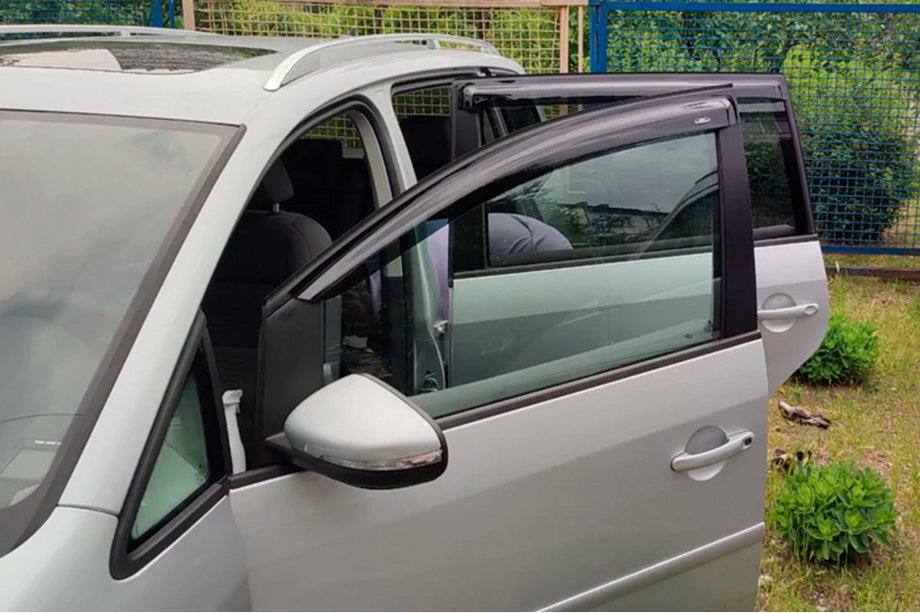 Volkswagen Touran 2003–2010 Deflektorji oken (4 kosi, HIC) Fotografija 11