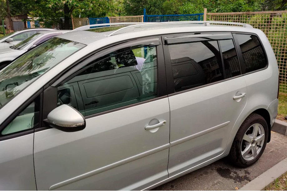 Volkswagen Touran 2003–2010 Deflektorji oken (4 kosi, HIC) Fotografija 12