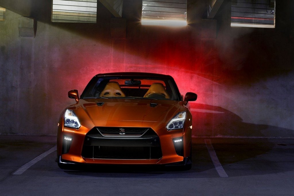 Športni kupe Nissan GT-R s štirikolesnim pogonom