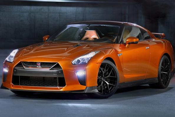 Športni kupe Nissan GT-R s štirikolesnim pogonom