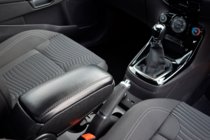 Renault Duster 2018–2024 Naslon za roko (v držalo za pijačo) fotografija 5