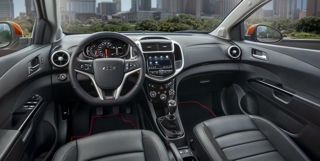 Pregled posodobljene limuzine Chevrolet Aveo